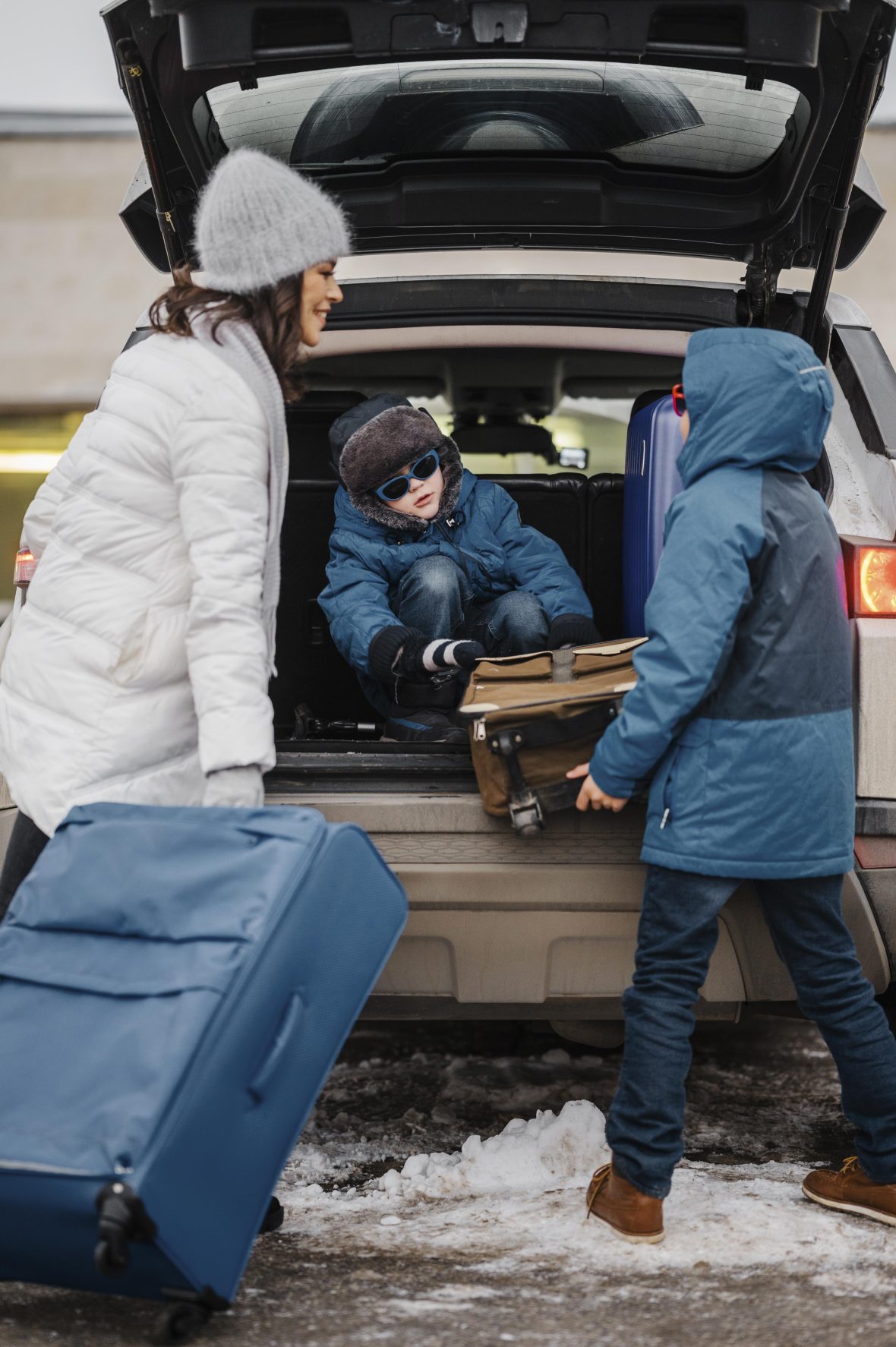 Full shot kids woman with car